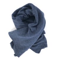 Weicher Schal mit Wolle und Kaschmir-Anteil in Blau aus der Bondbery City Collection - erhältlich bei www.bondbery.com