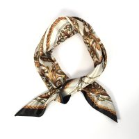 Tuch Venice aus der Bondbery Kollektion in Farbe Beige, Gold, Schwarz-braun gemustert, gebunden